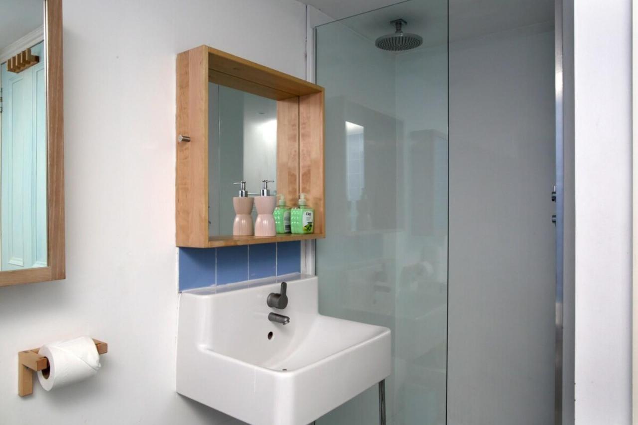 Modern And Colourful Flat By The Castle Apartamento Edimburgo Exterior foto